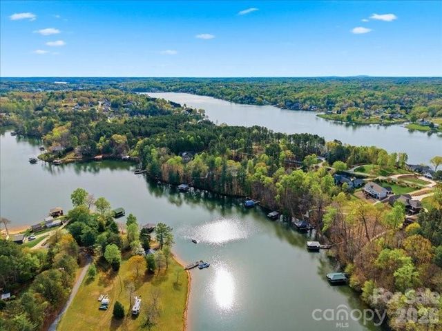 6074 Plantation Pointe Drive, Granite Falls, NC 28630