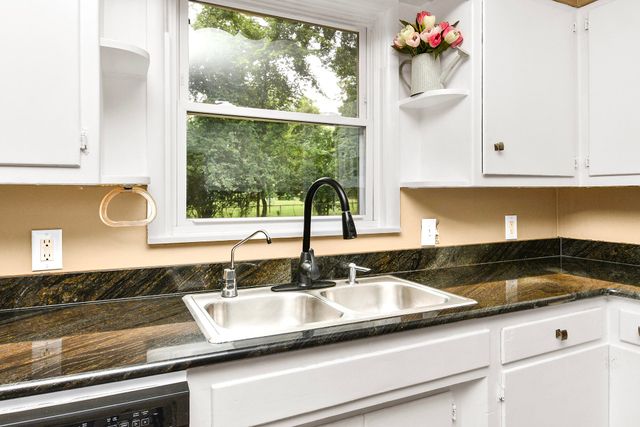 1623 S Link Avenue, Springfield, MO 65804