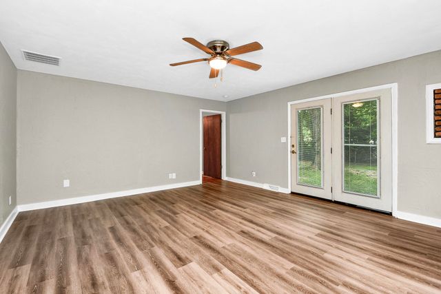 1623 S Link Avenue, Springfield, MO 65804