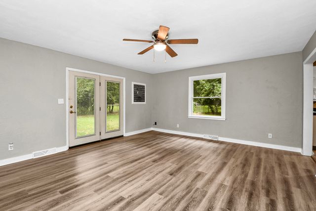 1623 S Link Avenue, Springfield, MO 65804