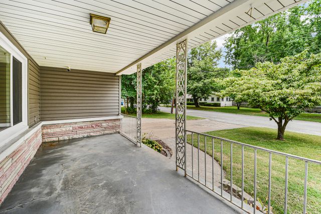 1623 S Link Avenue, Springfield, MO 65804