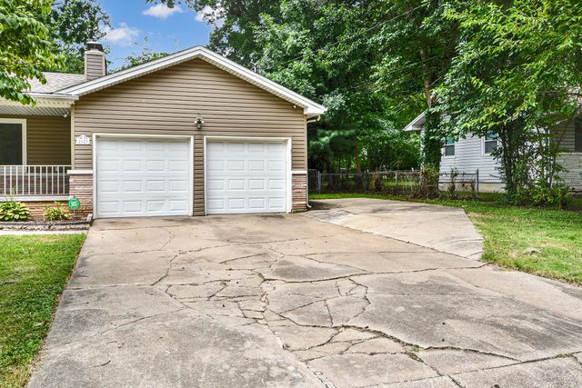 1623 S Link Avenue, Springfield, MO 65804