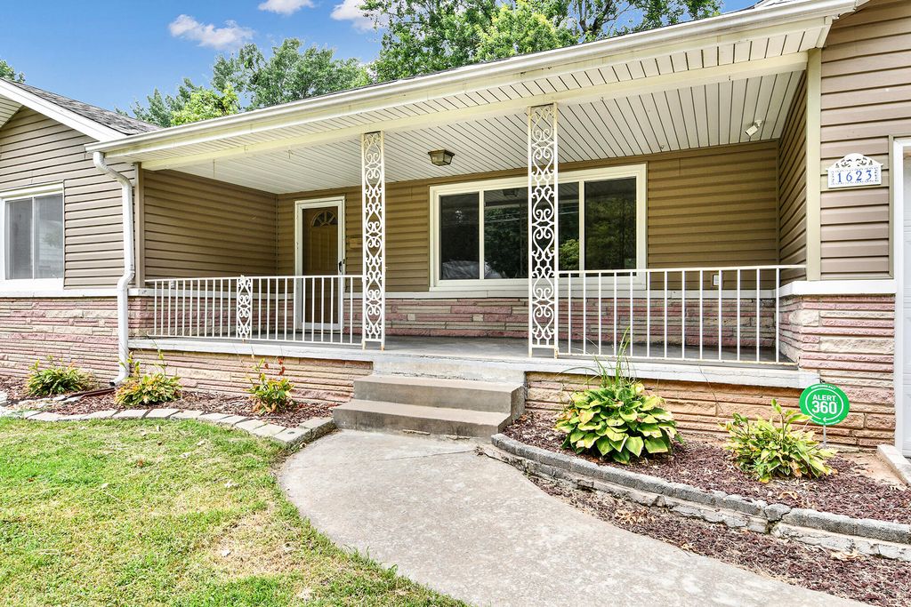 1623 S Link Avenue, Springfield, MO 65804