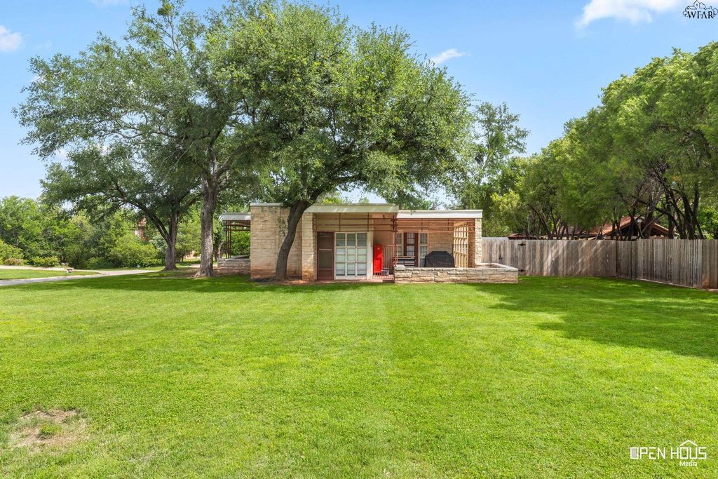 2904 STURDEVANDT PLACE, Wichita Falls, TX 76309