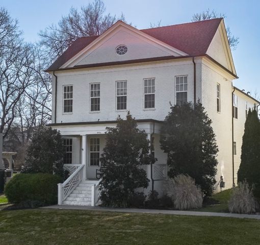 1915A Overhill Dr, Nashville, TN 37215