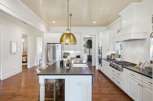 1915A Overhill Dr, Nashville, TN 37215