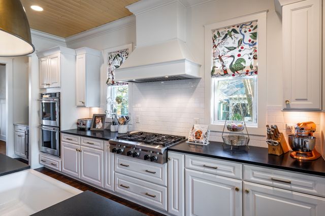 1915A Overhill Dr, Nashville, TN 37215