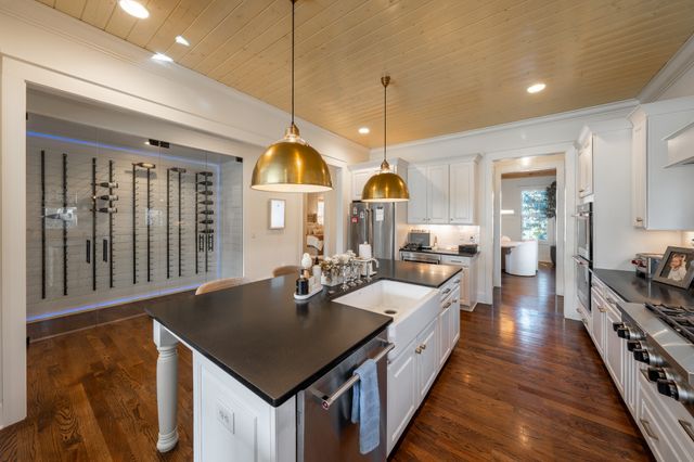 1915A Overhill Dr, Nashville, TN 37215