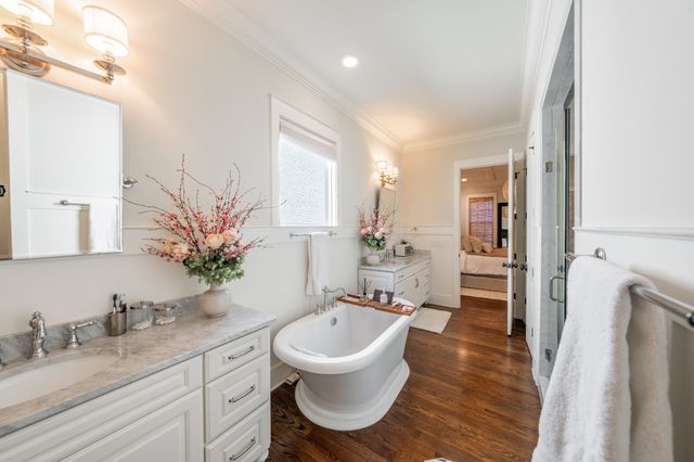 1915A Overhill Dr, Nashville, TN 37215