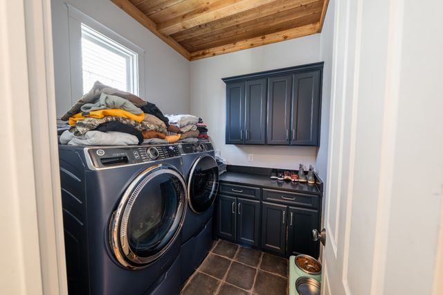 1915A Overhill Dr, Nashville, TN 37215