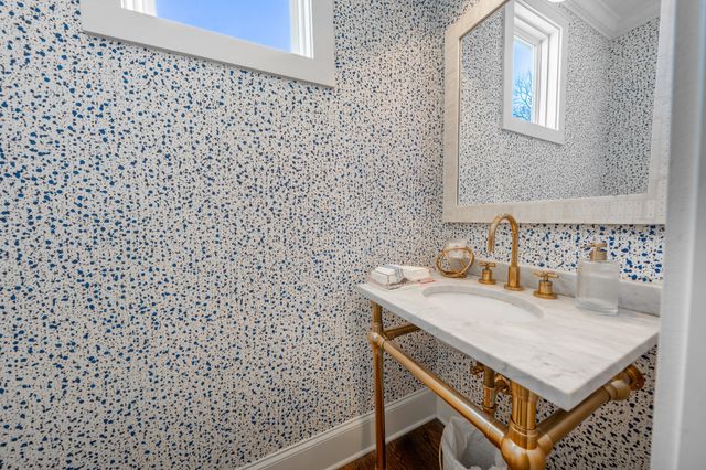 1915A Overhill Dr, Nashville, TN 37215