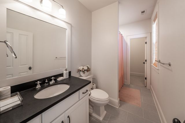 1915A Overhill Dr, Nashville, TN 37215