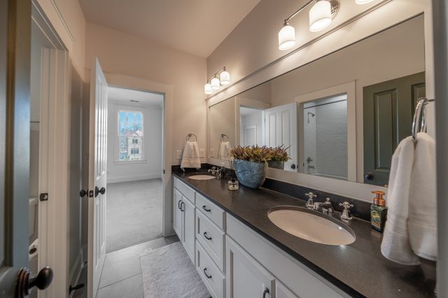 1915A Overhill Dr, Nashville, TN 37215