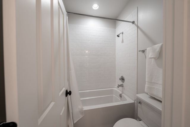 1915A Overhill Dr, Nashville, TN 37215