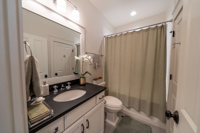 1915A Overhill Dr, Nashville, TN 37215