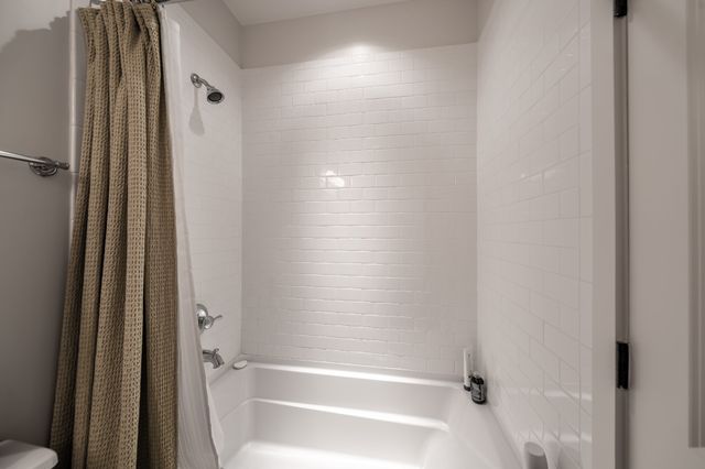 1915A Overhill Dr, Nashville, TN 37215