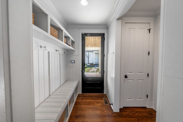 1915A Overhill Dr, Nashville, TN 37215