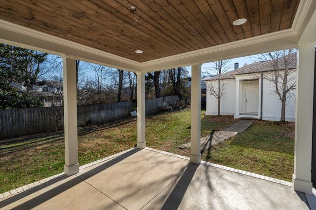 1915A Overhill Dr, Nashville, TN 37215