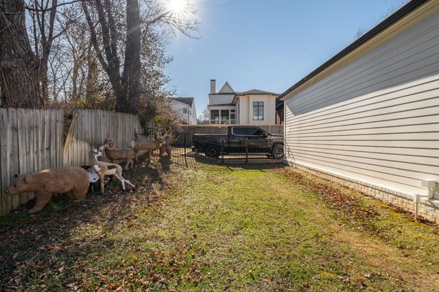 1915A Overhill Dr, Nashville, TN 37215