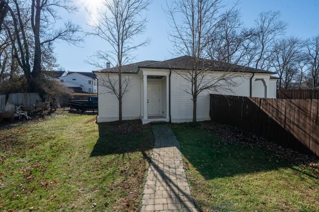 1915A Overhill Dr, Nashville, TN 37215