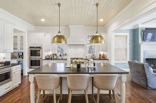 1915A Overhill Dr, Nashville, TN 37215