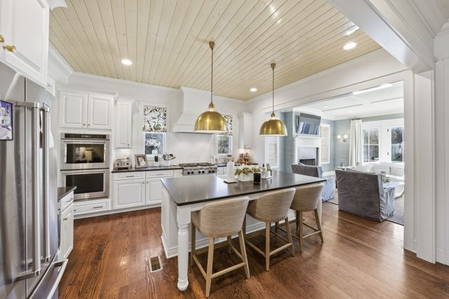 1915A Overhill Dr, Nashville, TN 37215