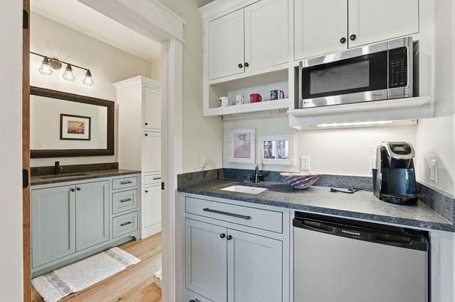 9825 Grand Summit BLVD, Dripping Springs, TX 78620