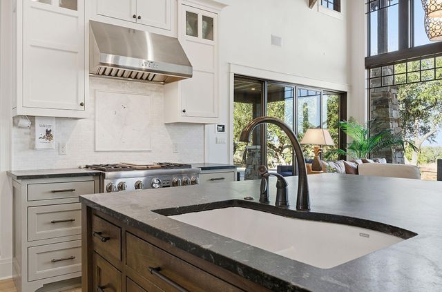 9825 Grand Summit BLVD, Dripping Springs, TX 78620