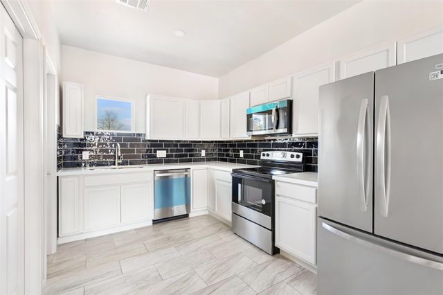 111 County Road 5122 B, Cleveland, TX 77327