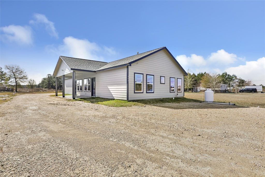 111 County Road 5122 B, Cleveland, TX 77327