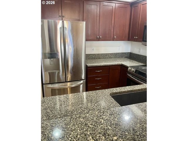 880 Se 193RD Ave, Portland, OR 97233
