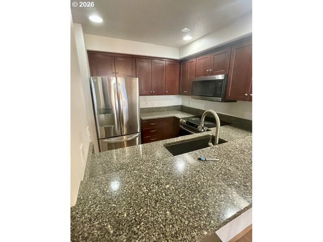 880 Se 193RD Ave, Portland, OR 97233