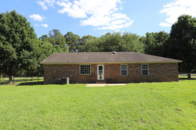 3643 Red Lane Road, Dalzell, SC 29040