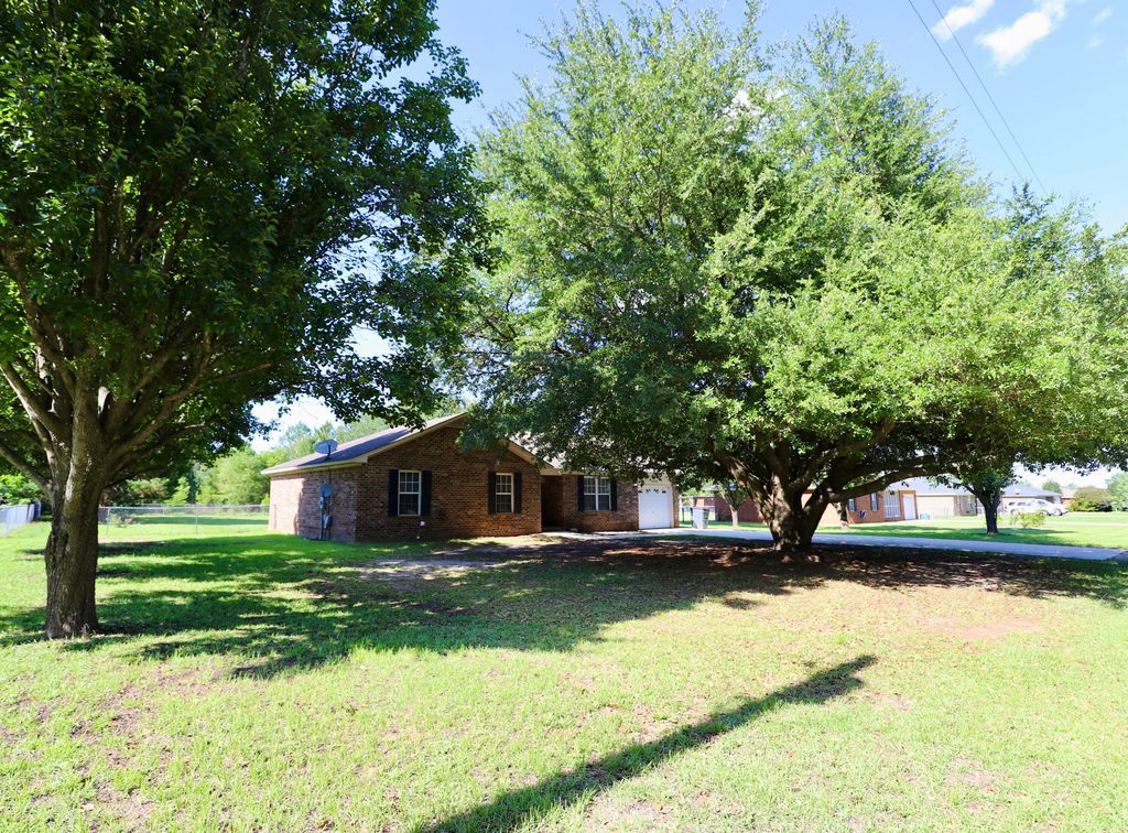 3643 Red Lane Road, Dalzell, SC 29040
