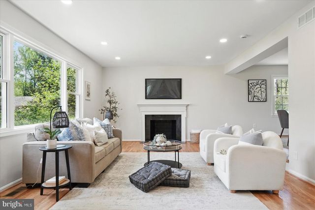 1504 AMESHIRE, Lutherville Timonium, MD 21093