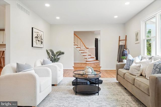 1504 AMESHIRE, Lutherville Timonium, MD 21093