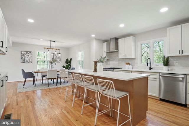 1504 AMESHIRE, Lutherville Timonium, MD 21093