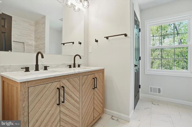 1504 AMESHIRE, Lutherville Timonium, MD 21093