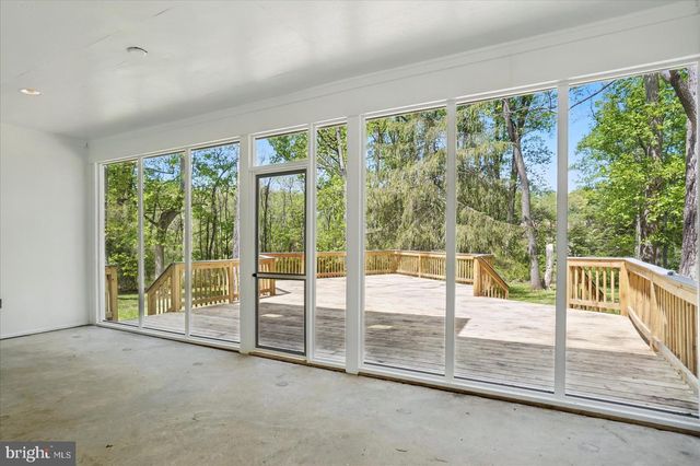 1504 AMESHIRE, Lutherville Timonium, MD 21093