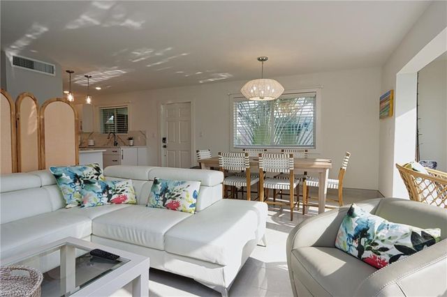 2500 Gulf Shore BLVD N S6, Naples, FL 34103