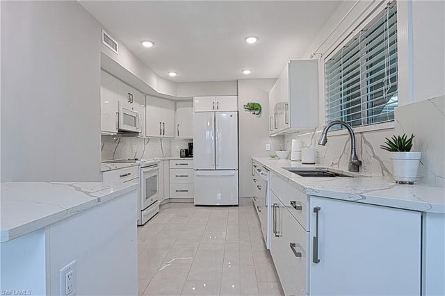 2500 Gulf Shore BLVD N S6, Naples, FL 34103