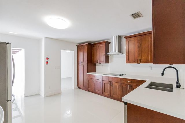 2810 NE 60th Street, Fort Lauderdale, FL 33308