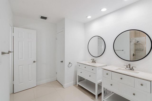 2810 NE 60th Street, Fort Lauderdale, FL 33308