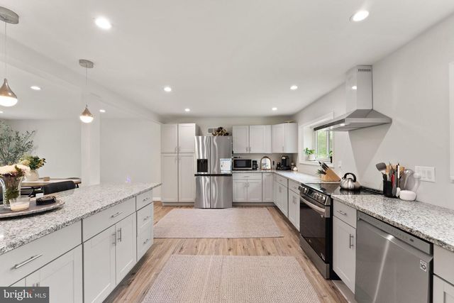 8341 ROLLING RD, Springfield, VA 22153