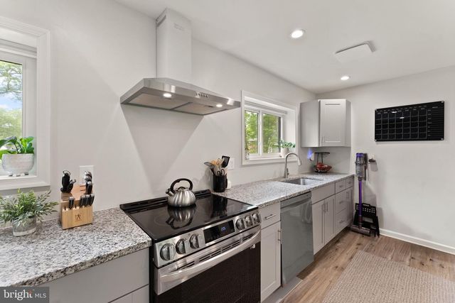 8341 ROLLING RD, Springfield, VA 22153