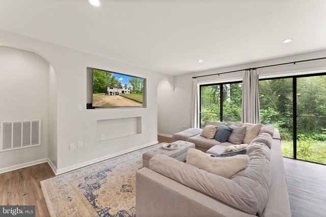 8341 ROLLING RD, Springfield, VA 22153