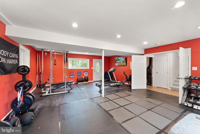 8341 ROLLING RD, Springfield, VA 22153