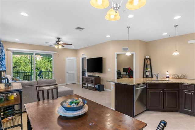 5790 Harbour Club RD # 201, Fort Myers, FL 33919