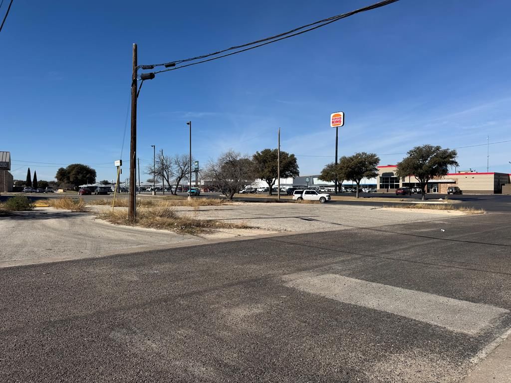 Image 3 of property listing at 325 W 1st St # 2, San Angelo, TX 76903