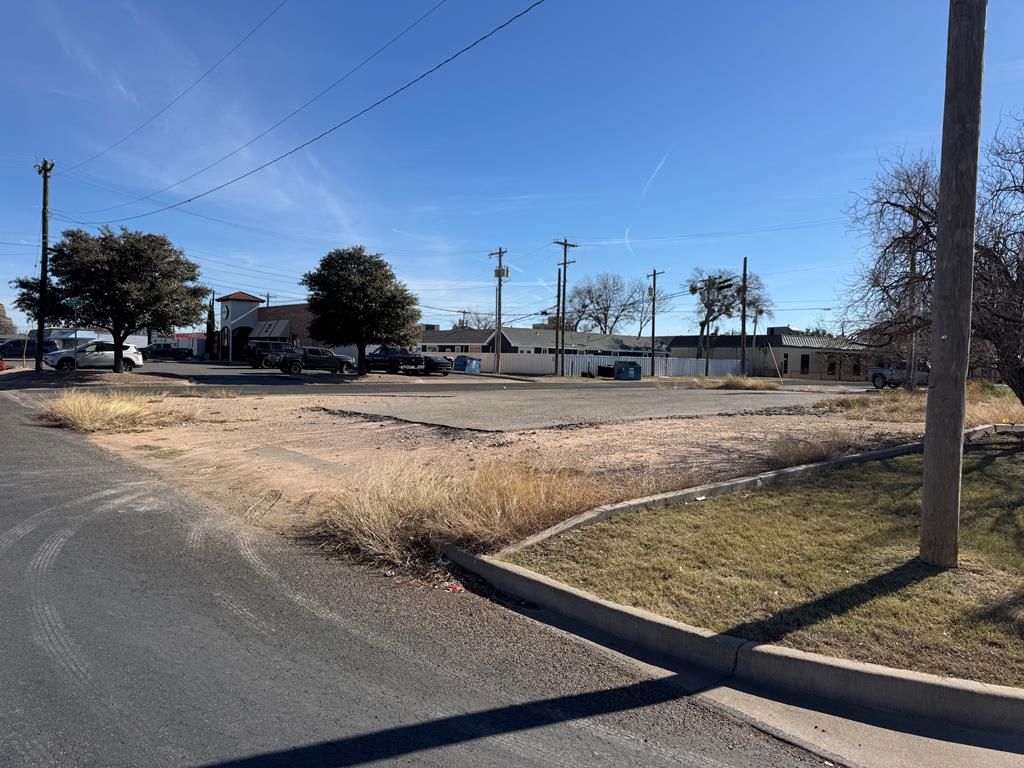 Image 5 of property listing at 325 W 1st St # 2, San Angelo, TX 76903